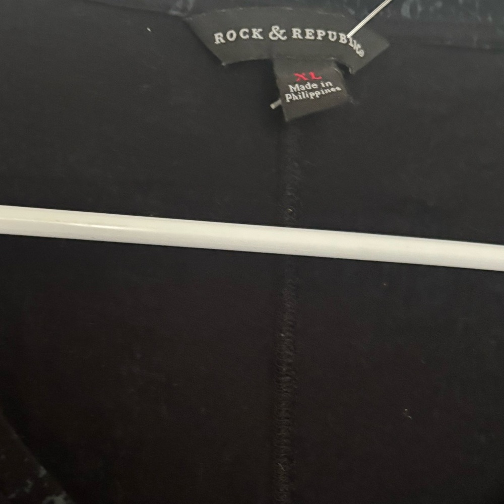 Y2K Rock & Republic Bedazzled Long Sleeve
XL - Picture 2 of 3